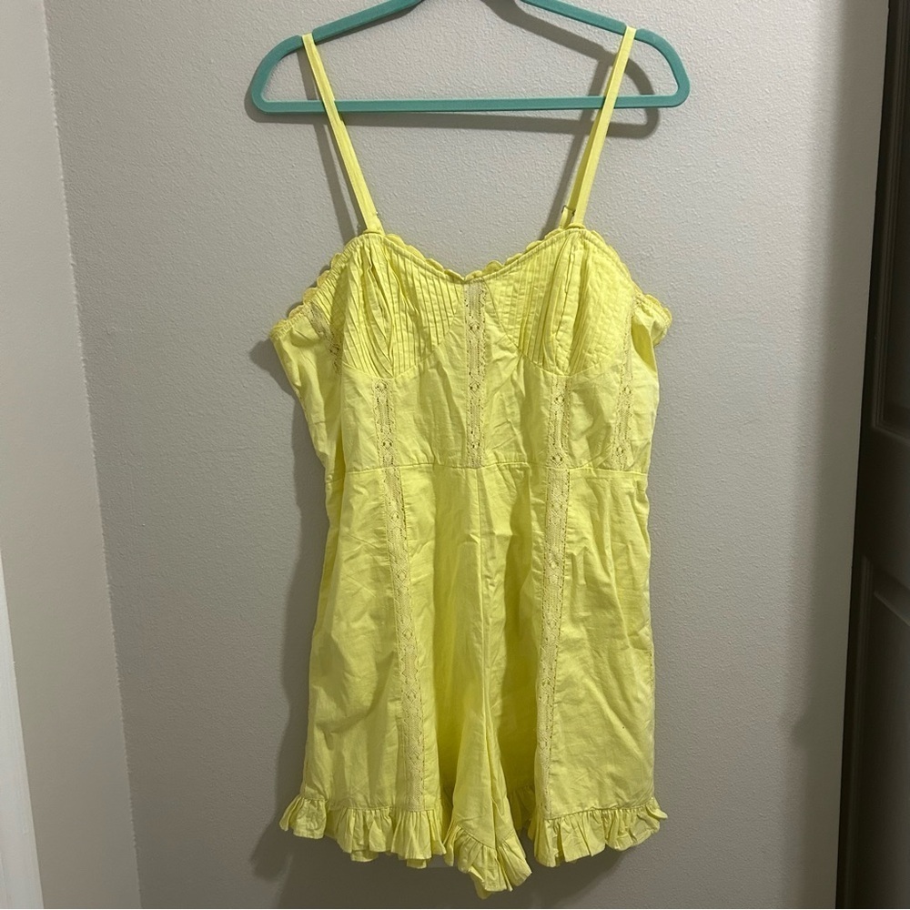 Urban Outfitters Juliette Lace Inset Romper Butter Yellow Adjustable Strap Sz. L